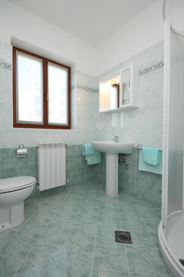 Apartments With A Parking Space Rabac, Labin - 7429 المظهر الخارجي الصورة