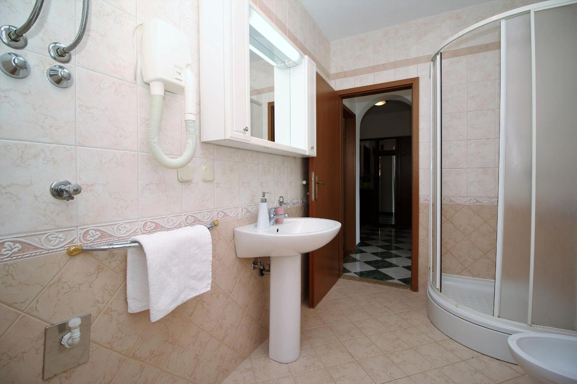 Apartments With A Parking Space Rabac, Labin - 7429 المظهر الخارجي الصورة
